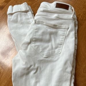 Abercrombie & Fitch white jeans